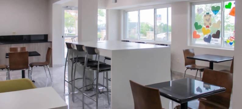 贝滕多夫-阔德城凯隆波因特酒店(Clarion Pointe Bettendorf - Quad Cities)图片