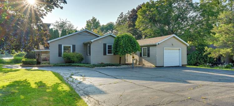 宠物友好的密歇根逃生地，配有庭院和燃气烧烤架！(Pet-Friendly Michigan Escape w/ Patio & Gas Grill!)图片