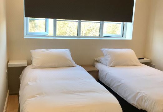 Eazzzy Rooms Corby Hotel Overview