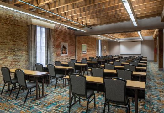 Courtyard New Orleans Warehouse Arts District Hotel Overview