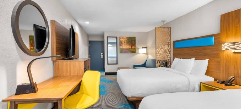 温德姆布兰登露天剧场戴斯酒店及套房(Days Inn & Suites by Wyndham Brandon Amphitheater)图片