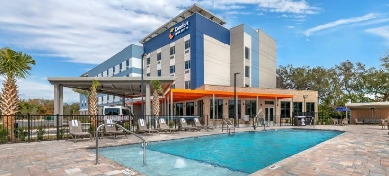 舒适酒店及套房，奥兰多桑福德机场(Comfort Inn & Suites Orlando Sanford Airport)图片
