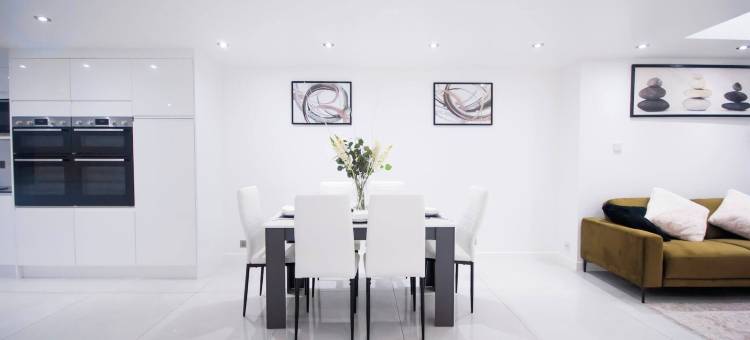 免费停车 - 海斯 - 希思罗 - 豪华三卧室家庭公寓 - 承包商住宿(Free Parking - Hayes - Heathrow - Luxe 3BR Family -contractor Stay)图片