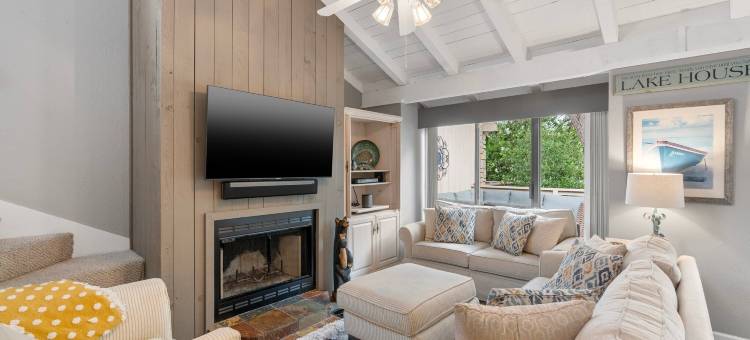 马蹄湾湖畔公寓度假屋(Lakeside condo Retreat in Horseshoe Bay)图片