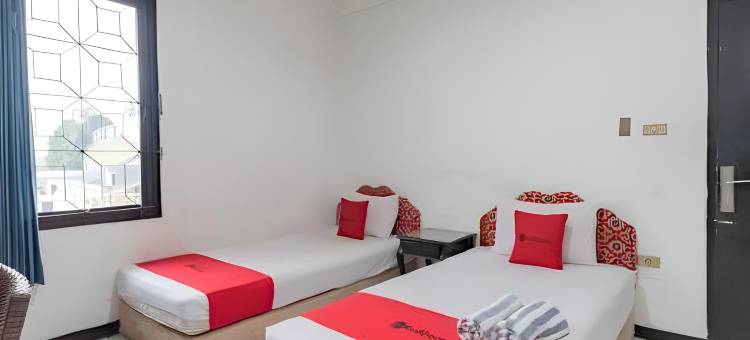 阿伦柯塔苏卡布米附近瑞德多兹酒店(RedDoorz Near Taman Kota Lapang Merdeka Sukabumi)图片