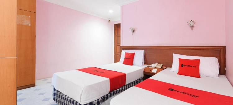 红多兹酒店-近巴淡岛名古屋山购物中心5号(Reddoorz Near Nagoya Hill Mall Batam 5)图片