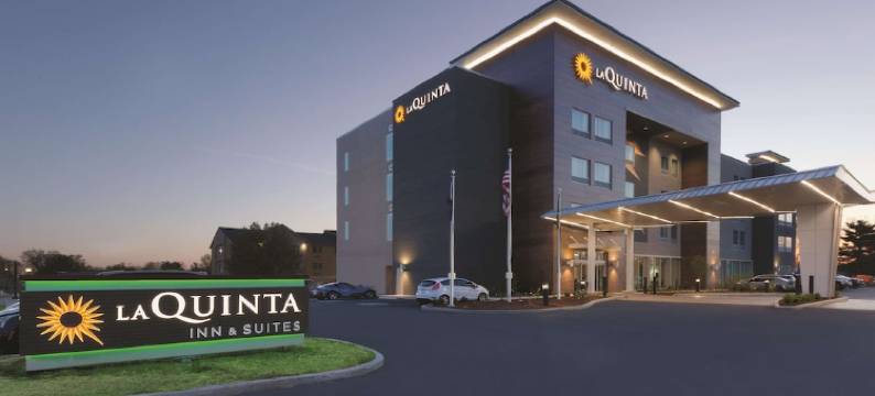 特雷霍特大学区舒适套房酒店(Comfort Suites Terre Haute University Area)图片