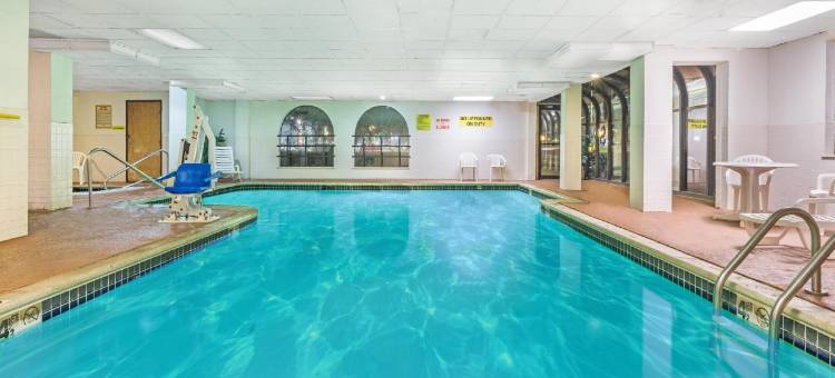加兰北达拉斯地区速8酒店(Super 8 by Wyndham Garland North Dallas Area)图片