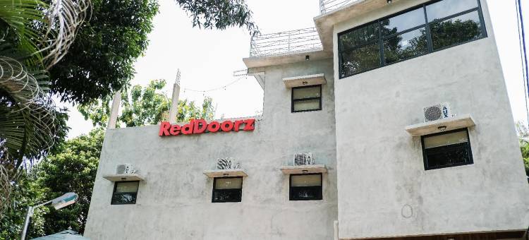 红门附近的跨工作室购物中心西布布尔 3(RedDoorz Near Trans Studio Mall Cibubur 3)图片