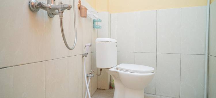 红多兹伊斯兰酒店-近苏拉马杜(RedDoorz Syariah Near Suramadu)图片