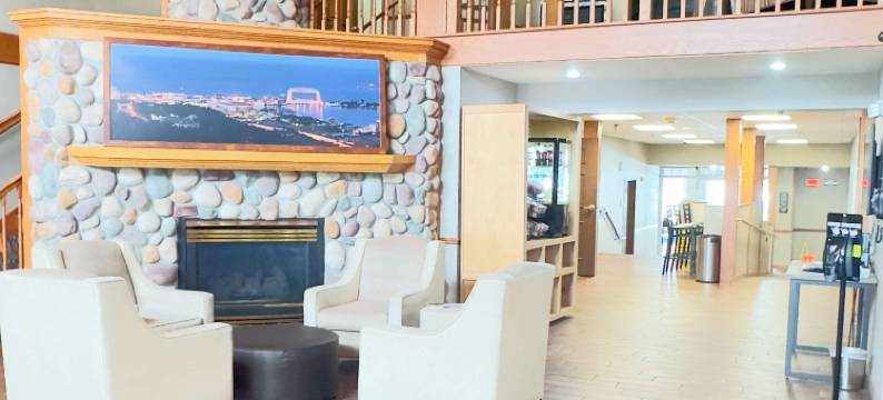 神灵山附近德卢斯套房酒店(Duluth Inn & Suites Near Spirit Mountain)图片