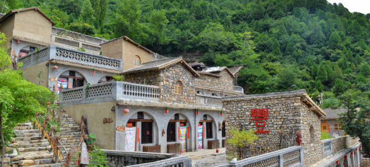 云丘山窑洞大院图片