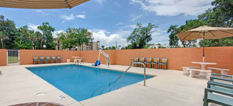 代托纳比奇速8酒店(Super 8 by Wyndham Daytona Beach)图片