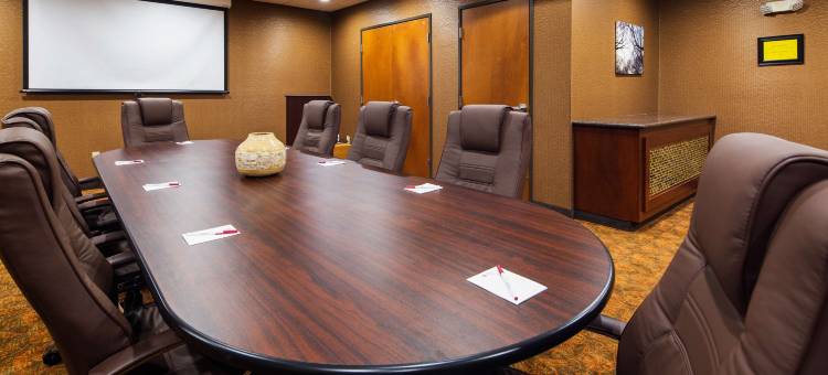 芬格湖群贝斯特韦斯特优质套房酒店(Best Western Plus Finger Lakes Inn  Suites)图片