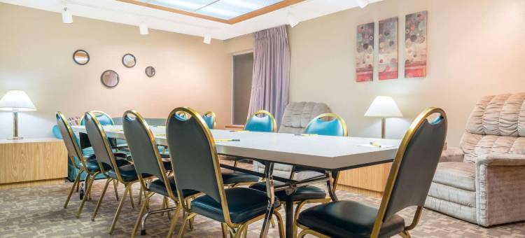 梅诺莫尼速8酒店(Super 8 by Wyndham Menomonie WI)图片