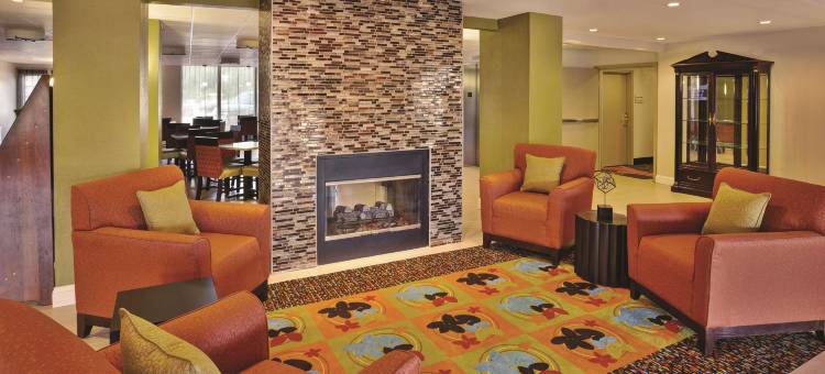 艾尔克维查尔斯顿东北拉昆塔温德姆套房酒店(La Quinta Inn & Suites by Wyndham Elkview - Charleston NE)图片