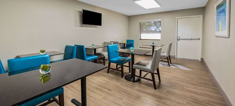 西棕榈滩-佛罗里达州收费公路拉昆塔温德姆酒店(La Quinta Inn by Wyndham West Palm Beach - Florida Turnpike)图片