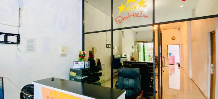 瑞德多兹 @ 斯塔尔希尔因西亚里亚特宾丁宜(RedDoorz @ Star Hill Inn Syariah Tebing Tinggi)图片