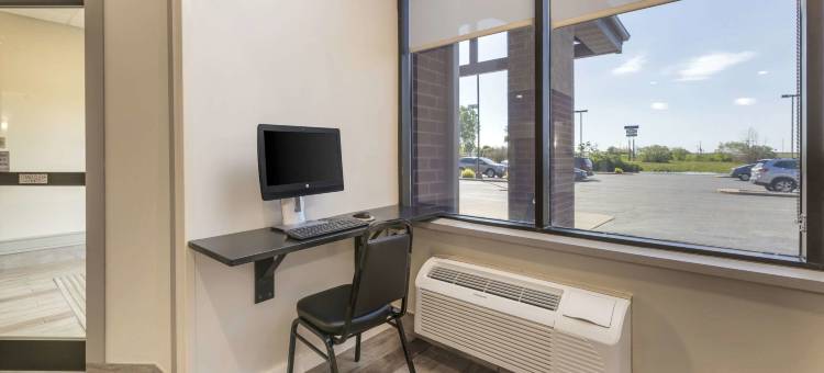 新里斯本康福特酒店及套房(AmericInn by Wyndham New Lisbon)图片