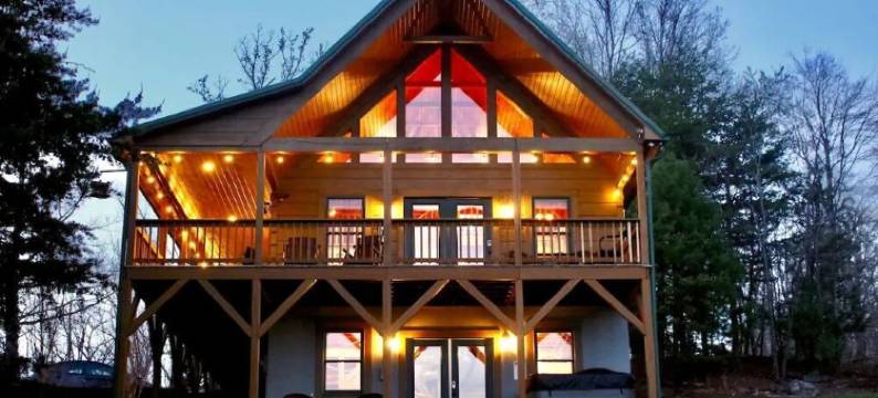 Mountain Views / Golf / Hot Tub / Cozy Cabin!图片