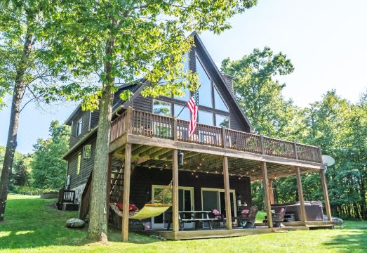 Lucky 12 Hotel Overview