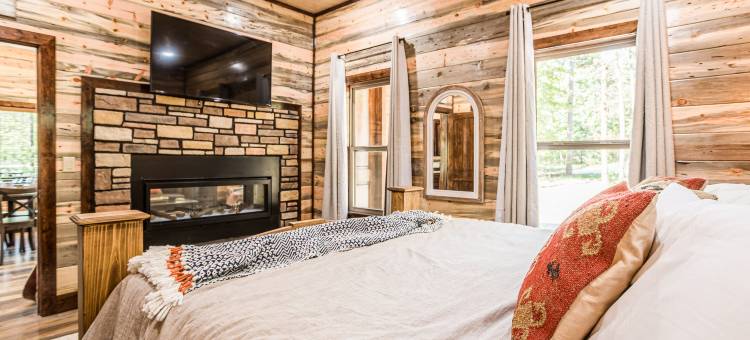 Stunning Cabin with Gas Fireplace and Hot Tub - Gorgeous Ample Retreat图片
