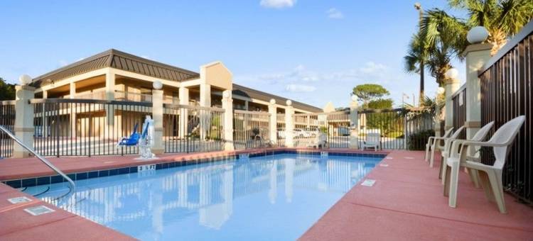 沃尔顿堡滩玛丽埃斯特呗盟套房酒店(Baymont by Wyndham Fort Walton Beach Mary Esther)图片