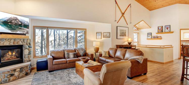 Breathtaking Mountain Views and Private Hot Tub - Luxurious Chalet Retreat图片