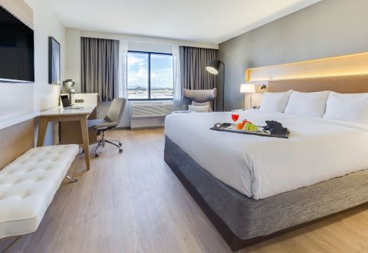 Radisson Hotel Phoenix AirportHotel Overview