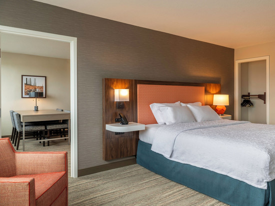 曼彻斯特拉昆塔套房酒店