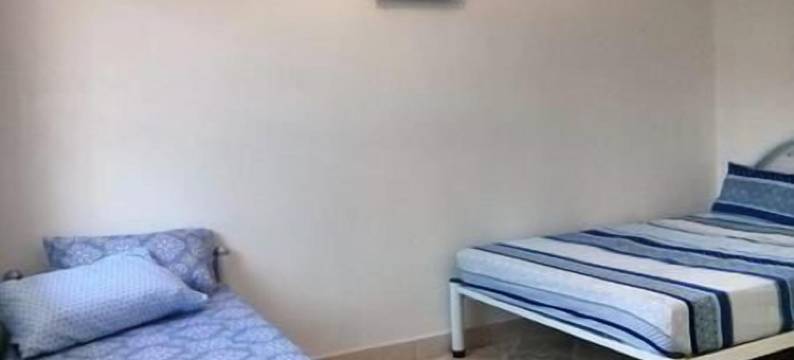 塔尼膳宿公寓，带空调和泳池，马尔塞尔(ESTÚDIO EM Maresias Com AR Condicionado E Piscina)图片