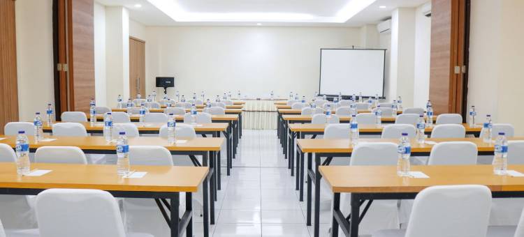 拉图兰吉勒格林套房酒店(LeGreen Suite Ratulangi)图片