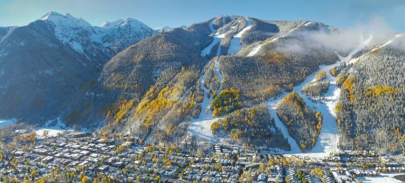 Riverside Dream! Quiet Spot w Deck, 5 Min Walk to Gondola & Main St, Condo图片