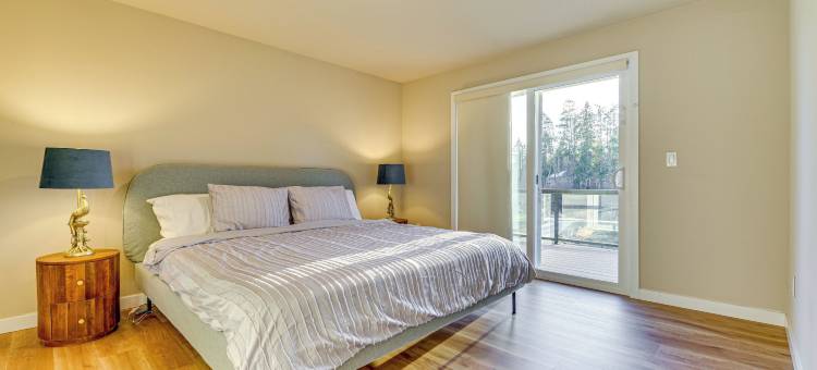 湖滨宝石：埃弗里特带阳台、火坑和院子(Lakefront Gem: Balcony, Fire Pit & Yard in Everett)图片