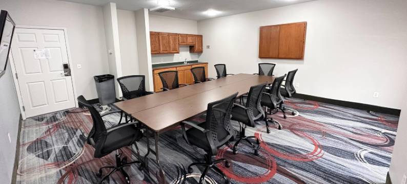 麦迪逊机场美茵斯坦套房酒店(MainStay Suites Madison Airport)图片