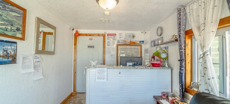 OYO 绿园汽车旅馆靠近拉什县机场(Green Acre Motel by OYO Near Rush County Airport)图片