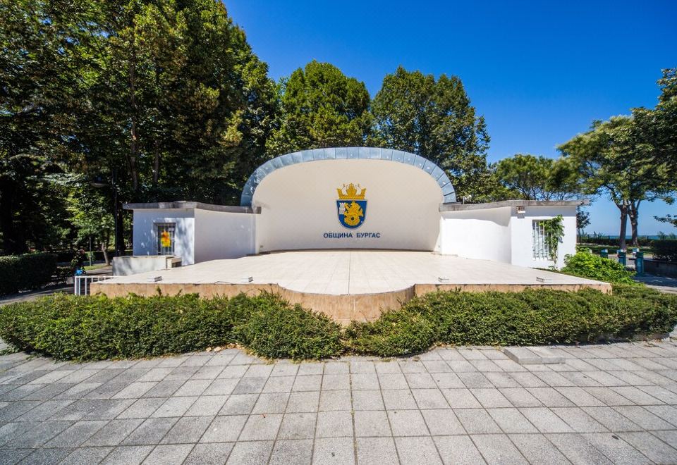 2 Bedrooms - Downtown Square - Relax to the Max Hotel Overview