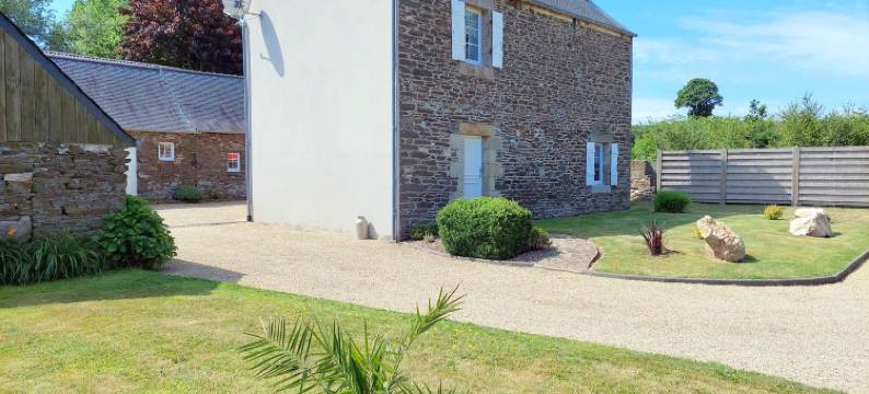 Stone House near Penze River and Morlaix Bay图片