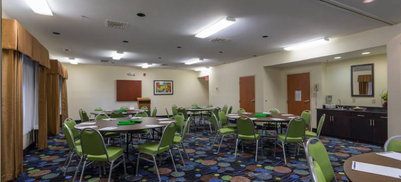 智选假日套房酒店爱德蒙得(Holiday Inn Express & Suites EDMOND by IHG)图片