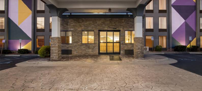 希尔顿Spark罗阿诺克市民中心酒店(Spark by Hilton Roanoke Civic Center)图片