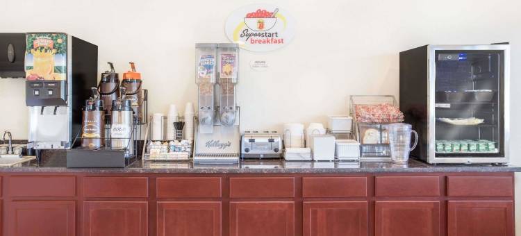 锡达福尔斯温德姆速8酒店(Super 8 by Wyndham Cedar Falls IA - University)图片