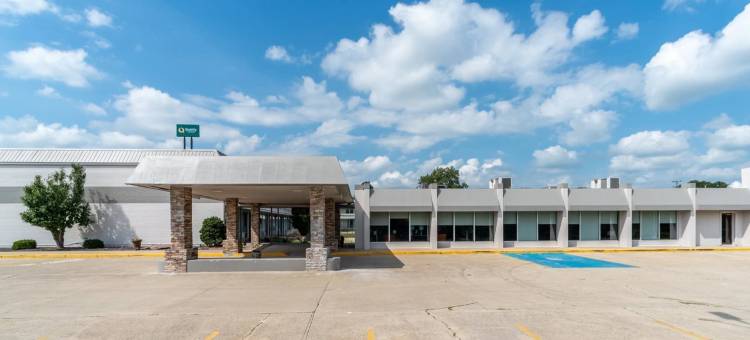 万达利亚凯艺套房酒店 - 近 I-70 及高速公路 51 号(Quality Inn & Suites Vandalia Near I-70 and Hwy 51)图片