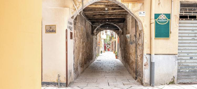 Wonderful Italy 的艾维科利夏姆布拉小巷(Ai Vicoli Ciambra's Alley by Wonderful Italy)图片