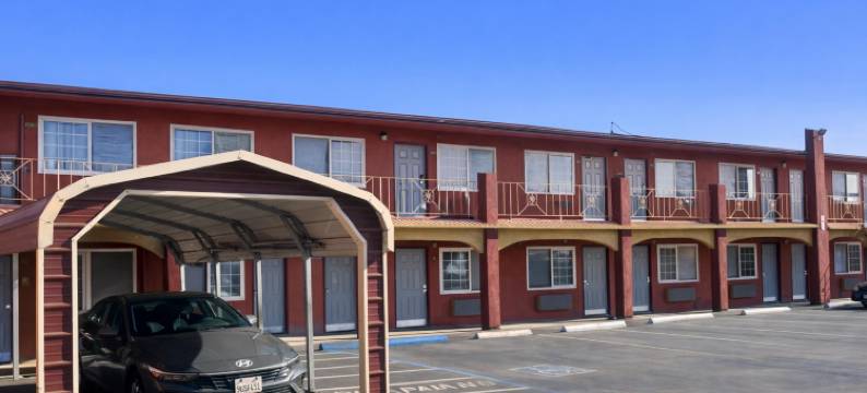 近I-5的洛斯巴诺斯阳光之星旅馆(Sunstar Inn Los Banos Near I-5)图片