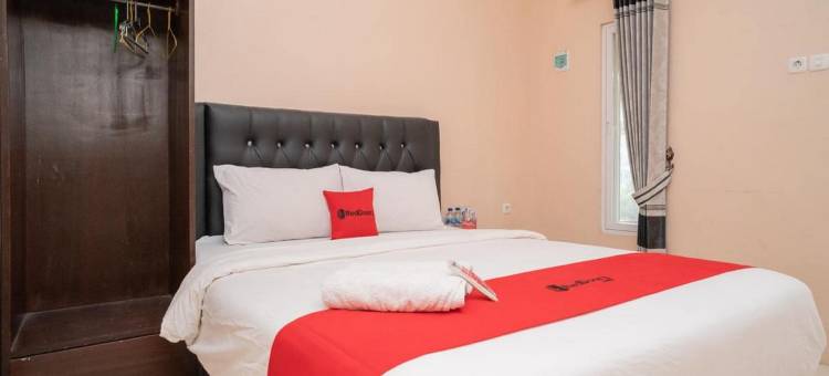 红多兹伊斯兰酒店-近诗都阿佐力宝广场(RedDoorz Syariah Near Lippo Plaza Sidoarjo)图片