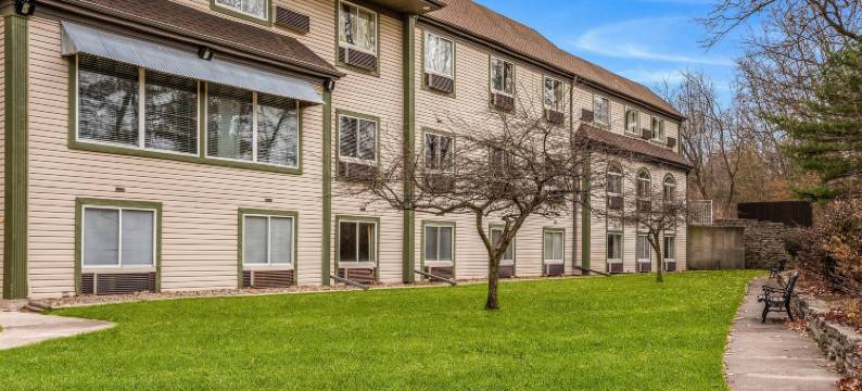 白厅近密西根冒险乐园伊克诺旅馆酒店(Econo Lodge Whitehall Near Michigan's Adventure)图片