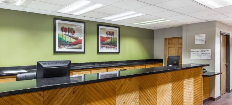 普拉特城KCI机场温德姆华美达酒店(Ramada by Wyndham Platte City KCI Airport)图片