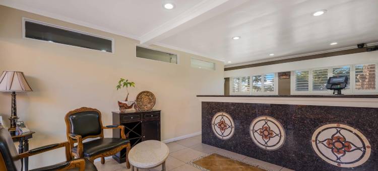 卡梅尔奥克斯凯隆精选酒店(Clarion Collection Carmel Oaks Inn)图片