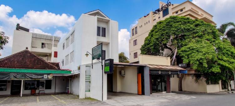 O酒店靠近斯里韦达里公园(原In酒店)(Hotel O near Taman Sriwedari formerly Indria Inn)图片