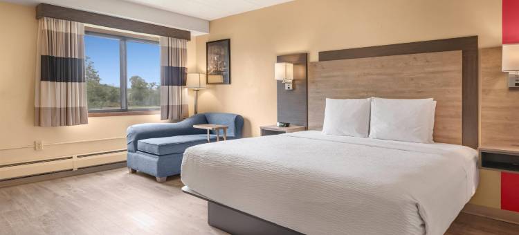 明尼阿波利斯黄金谷华美达酒店(Ramada by Wyndham Minneapolis Golden Valley)图片